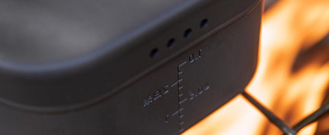 The body and lid are 1.5 mm thick. Its extra-thickness allows heat to be transferred more efficiently, resulting in better results when cooking rice. The extra-thick design means you can use it over an open flame without worrying about distortion due to heat.