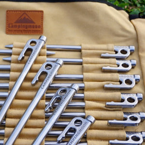 <b>GET YOUR TENT STAKES ORGANIZED</b>
You can put 20pcs of tent stakes in it.
Tent stakes should have less than 13.78’’/35cm length.
There is a inner pocket for hammer.