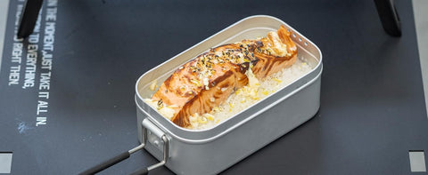 It comes with convenient capacity markings for 1 cup and 1.5 cups of rice, so it's perfect for beginners.