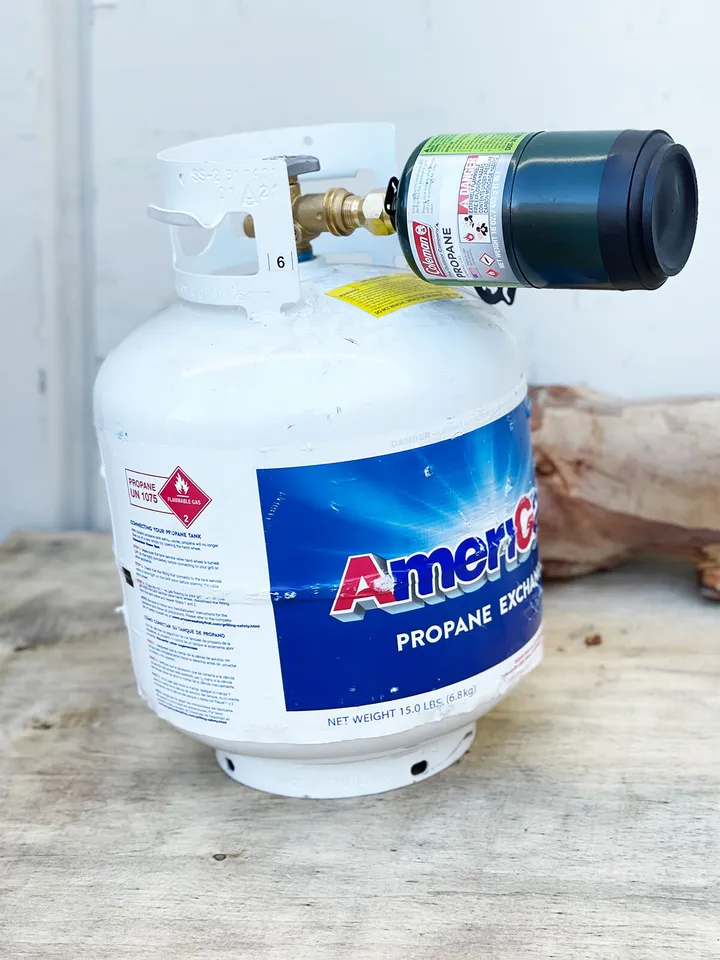 Load image into Gallery viewer, Propane Refill Adapter for 1 LB Gas Tanks from 20 LB Cylinder PZ-101