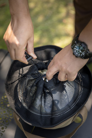 <b>Drawstring bag</b>
Easy to put in and close
Prevents contents from falling out
You can easily pull it closed.