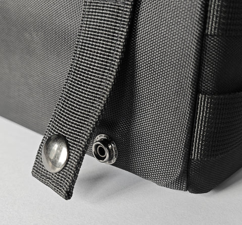 <b>Easy attach/detach</b>
Button-style for quick, easy removal.
Two strap belts can be securely attached to the fixed parts for added stability.