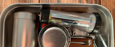 Compact and easy to use It is also useful for storing small items that tend to get scattered. If you store the necessary seasonings and cooking utensils in the container, you can carry it around compactly.