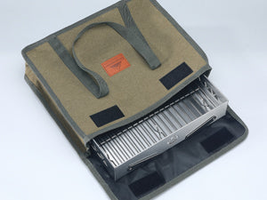 Canvas storage bag
Legs can be folded and be stored in a canvas case.
It is also convenient to carry.