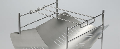 Allows for easy heat adjustment.
For high heat, use the lower tier; for low heat, move to the upper tier to distance from the flames.