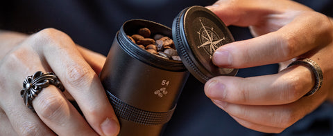 Block the air to prevent the aroma of coffee beans from escaping to the outside.
