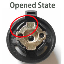 BOTTOM SIDE of the valve to butane canister:OPENED STATE
Please make sure the bottom side of the adapter is in an opened state before attaching it to a gas canister.
