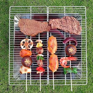 EASY TO USE FOR BARBECUE
This portable camping grill is sturdy enough to put a pan or a pot on it.
This portable camping grill has just the right size for BBQ with 3-4 family members.