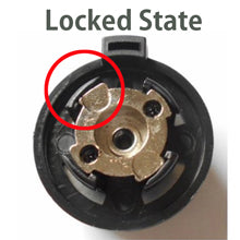 BOTTOM SIDE of the valve to butane canister:LOCKED STATE
After attach the adapter to gas canister, turn the adapter to locked state before using.