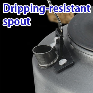 The spout of this lightweight camping kettle is designed to be thin and easy to control so that hot water can be poured. Perfect for morning coffee at the campground.