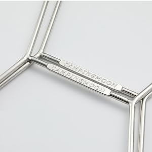 Brace-structure frame to reduce distortion
If your legs have a straight shape like a grill, you can apply a large amount of force from the top to side or diagonally downward, and it will cause distortion and sway to the frame when you place heavy items.
The frame diameter of the solo grill is 0.2 inch (5 mm).
Brace construction to reduce distortion while allowing you to load heavy items.
Designed to increase frame rigidity.