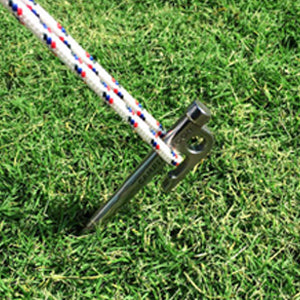 ROUND HOLE & PROTRUSION
You can use hammer’s claw or tent stake remover to pull it out from the ground quickly.
Avoid the rope falling off when the wind blows. Stays firmly in place to keep you safe in a wide range of weather and soil conditions.