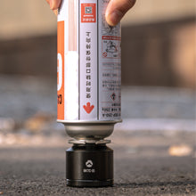 Easy filling
Can be filled from a variety of fuel cans.
The top of the filling tank is made of brass. Fill with gas through this valve.
When filling lighter gas or other CB cans, insert the nozzle at the tip straight into the valve of the filling tank and fill by pushing from above.
*When installing a fillable tank or container (cylinder), install it vertically.