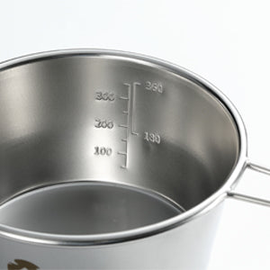 USED AS A MEASURING CUP/COFFEE CUP etc...
As CAMPINGMOON sierra cup has measurement markings in the interior, you do not need another measuring cup for your instant food.
You can also use CAMPINGMOON sierra cup as a coffee cup, soup bowl etc... as you need.
You can put a burner directly in it and put the trivet or pot on it. The Sierra cup acts as a windshield, making cooking smoothly in windy areas.