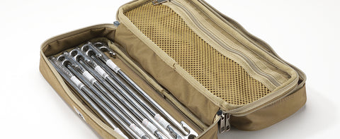 It features a versatile mesh pocket with a zipper
Ensure that small items can be securely stored without the worry of falling out.