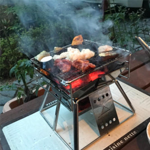 EASY TO USE FOR BARBECUE
This small size camping grill is sturdy enough to put a pan or a pot on it.
There are various uses such as BBQ or small-group camping.
You can quickly take this camping grill out for fishing, barbecue on the balcony, camping with a small number of people.