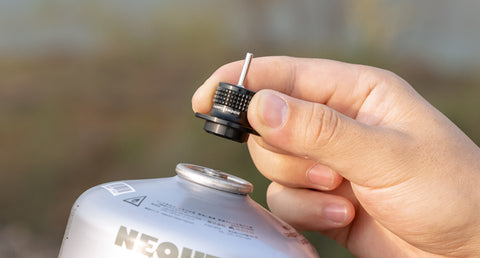 Inlet : EN417 Lindal vale (standard camping can)
Inlet side of this adapter is EN417 Lindal vale, standard camping canister with isobutane gas in it.