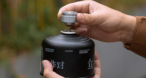 <b>For standard screw (EN417 valve) canisters</b>
Inlet side of this adapter is screw (EN417 Lindal valve) type for standard screw (EN417 valve) camping canisters.