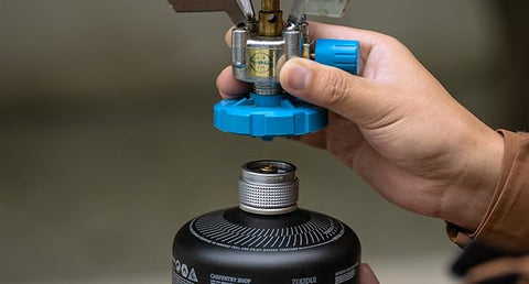 <b>For CV devices</b>
This adapter can connect CV devices with EasyClic Plus System to standard screw-on type (EN417 valve) canisters.