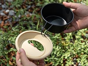 Pass the handle through Firmly pass the handle of the Sierra cup through the slit of the lid.