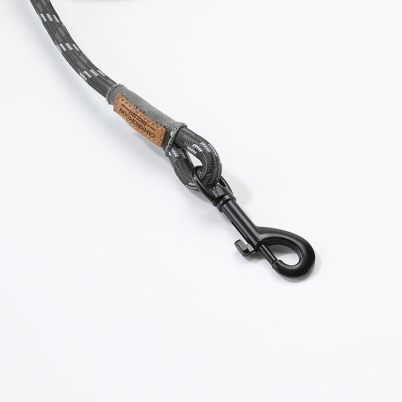 Laden Sie das Bild in Galerie -Viewer, PS-160 Outdoor Dog Leash
